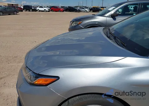 2021 Toyota Camry Le z USA, uszkodzony, nr VIN 4T1C11AKXMU613771